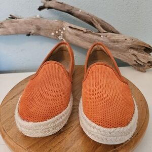 CLARKS Women's Azella Theoni Slip-On Loafer Orange Suede Size 7 EUC